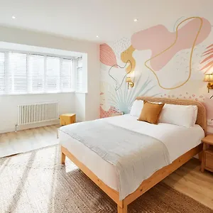 Host & Stay - The Beach House @ Scarborough Scarborough