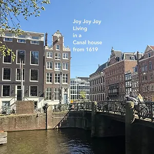 Two Bedroom In Historic Canalhouse From 1618 - Centre 2* Amsterdam