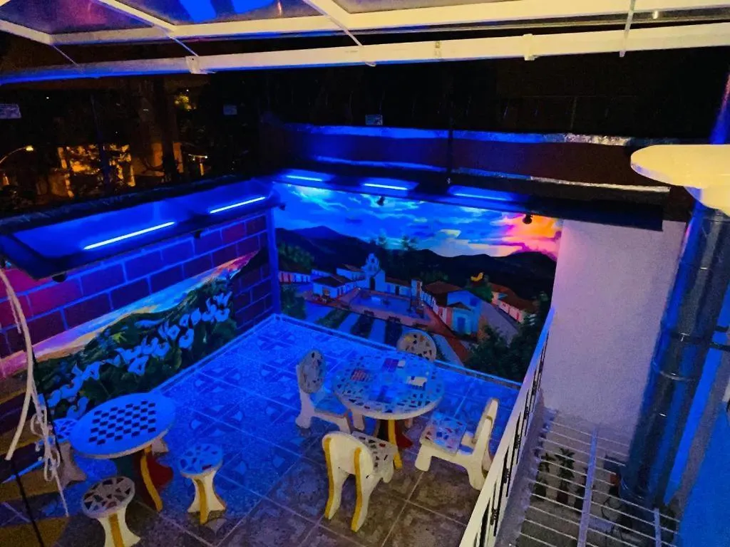 Hotel Eterna Primavera Medellín 2*,